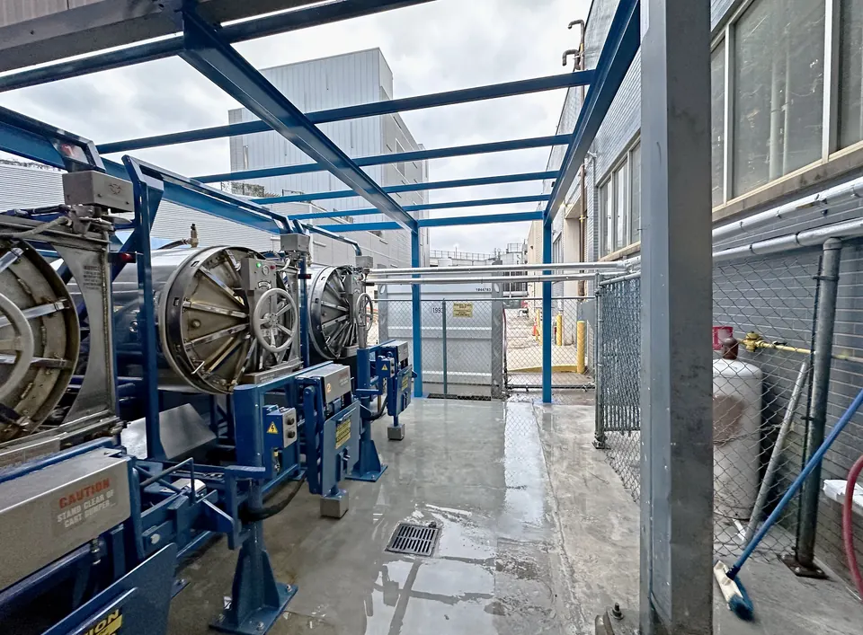 The finished installation: canopy, pad and connected autoclaves
