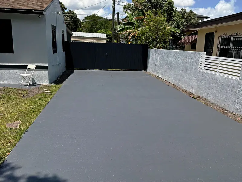 Side driveway after coating, with the freshly painted house wall